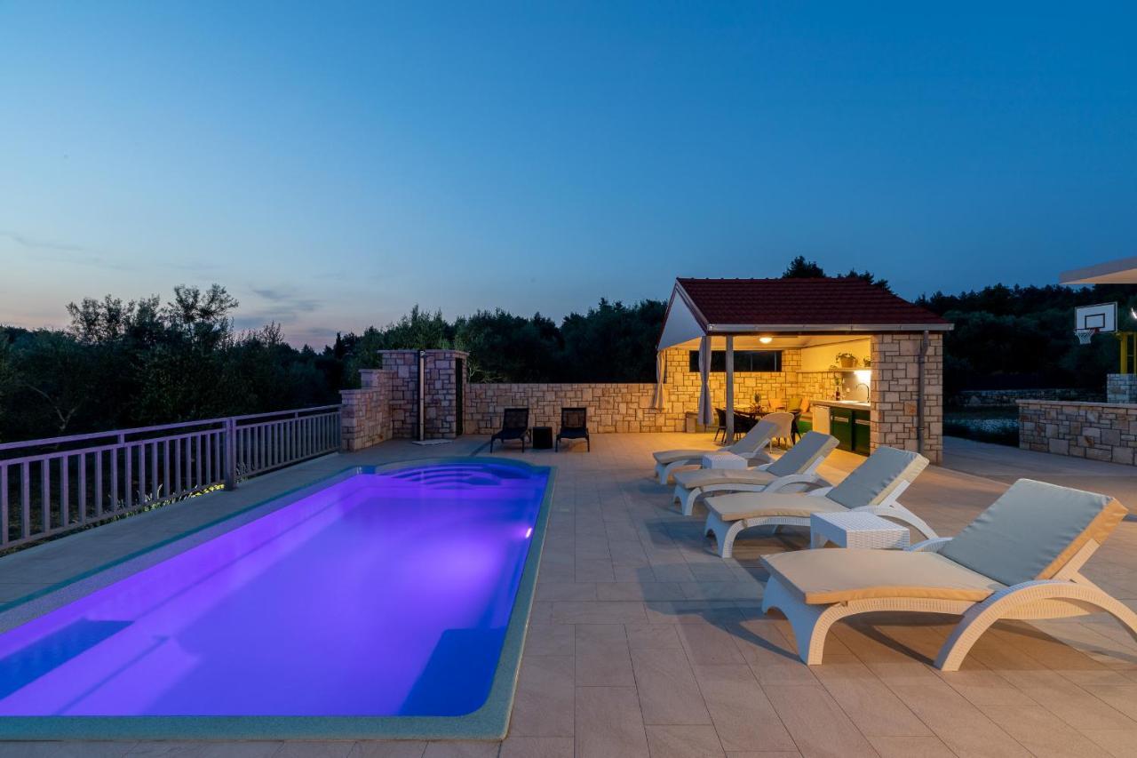 Villa Barbara - Olive Paradise, With Chlorine-Free Pool Вела-Лука Экстерьер фото